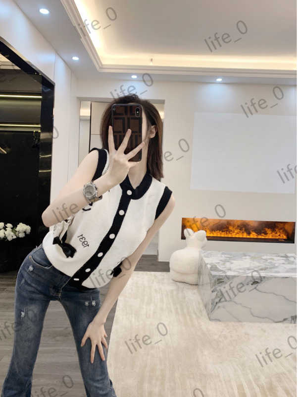 

Fashion Womens Sweaters Embroidered Logo Striped Sleeveless Vest Tops Single button gentle temperament Knitwears Warm Brand Designer Woman Cardigan 1970