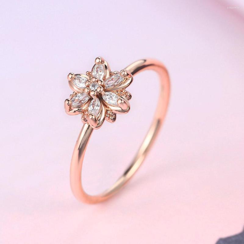 

Cluster Rings Vintage Sparkling Flower Elegant For Women Girl Luxury Rose Gold Color Shiny Zircon Fashion Jewelry Engagement Gift R080