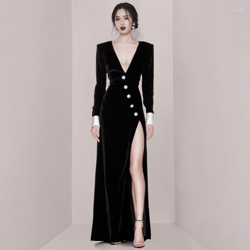

Casual Dresses JSXDHK Runway Elegant Ladies Split Maxi Dress Winter Women Sexy Deep V Neck Dimaonds Button Velvet Long Party Vestidos, Black
