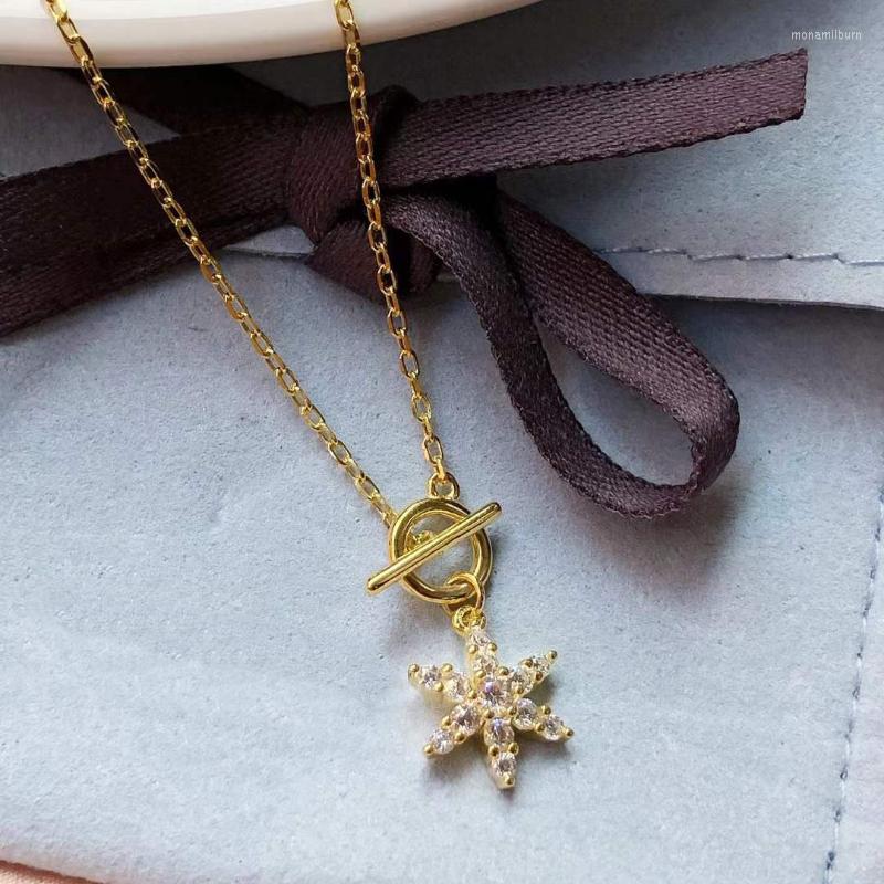 

Chains 925 Sterling Silver Inlaid Zirconia Delicate Flower Necklace Golden Color Small Pendant Charm Classic Design Party Jewelry