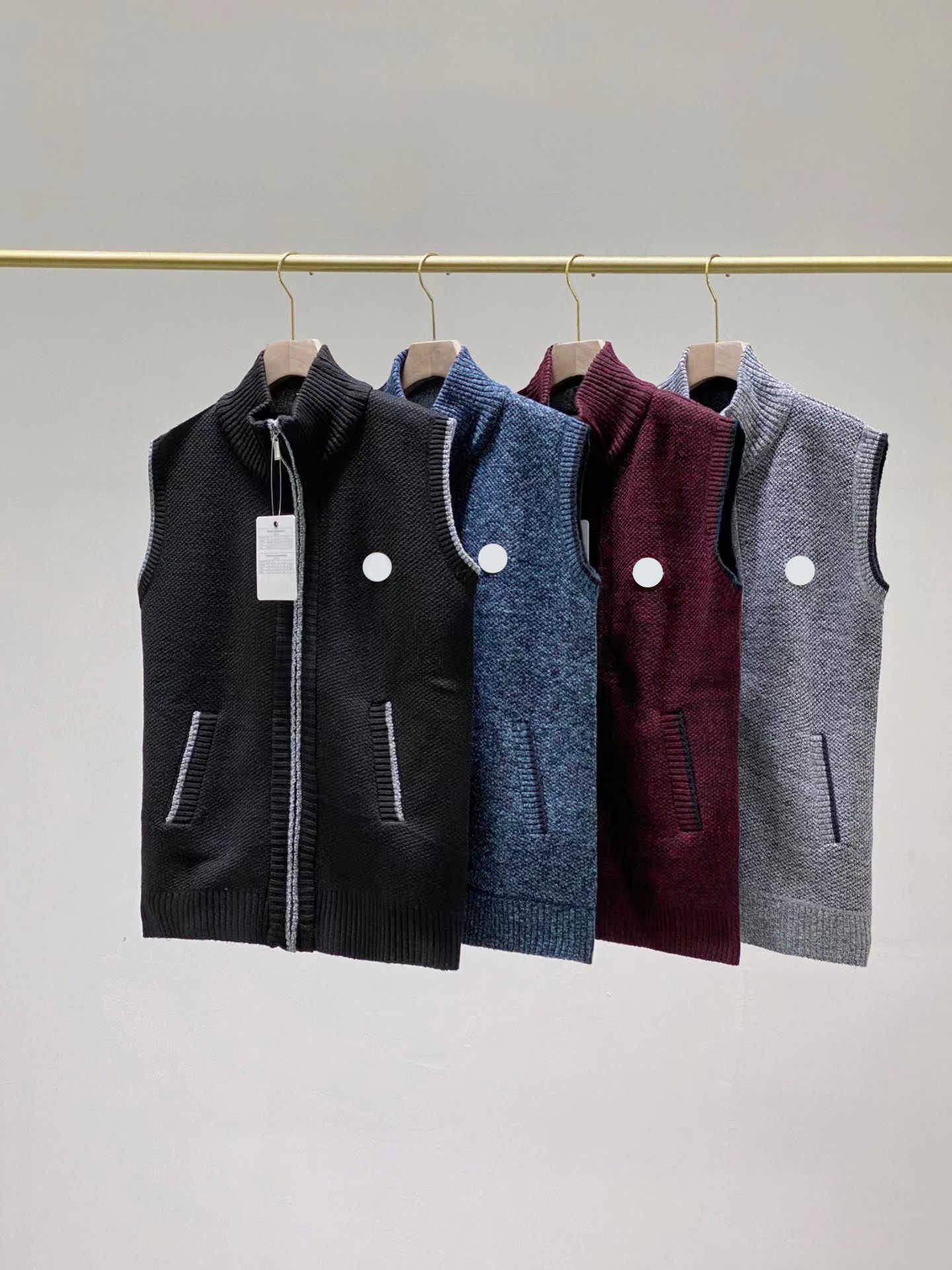 

designer Men's Vests embroidered badge jacquard zipper vest windproof warm jacket with pockets on both sides, Gray