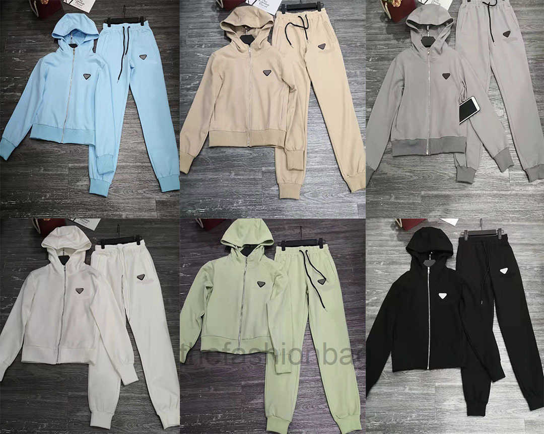 

Women's Plus Size Tracksuits triangle badge couple sports suit, Gray