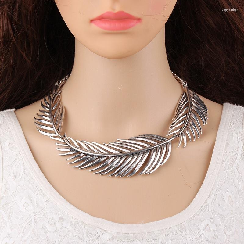 

Chains Leaves Shape Necklaces Women Fashion Jewelry Exaggerated Necklace Punk Collar Female Retro Accessories