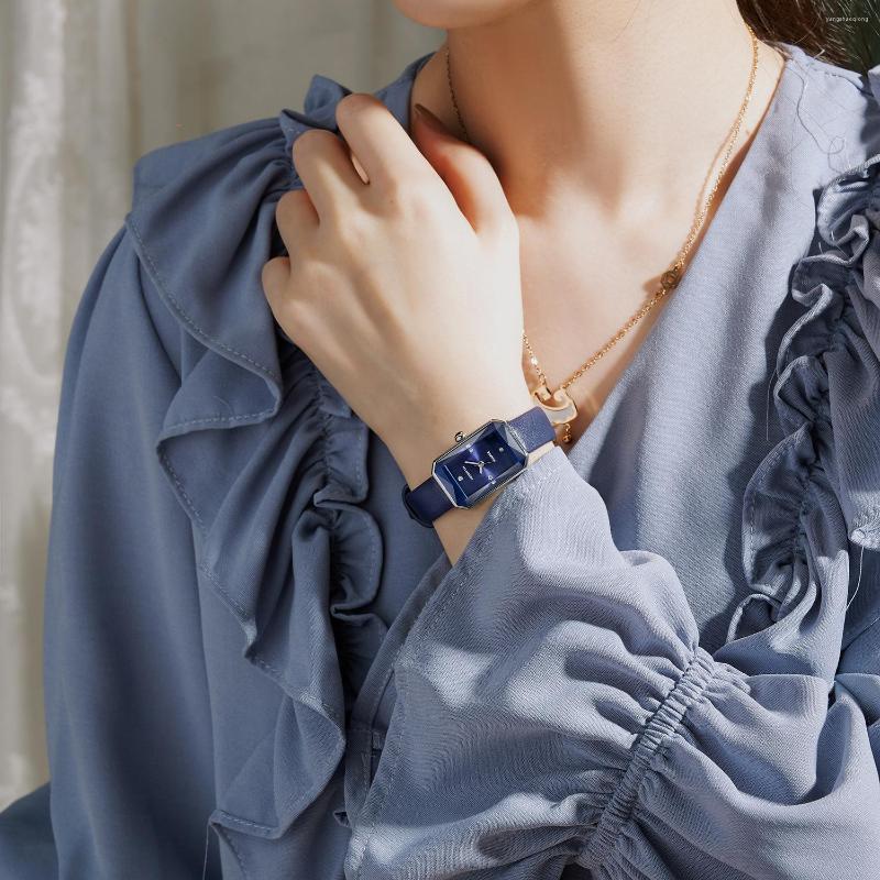 

Wristwatches Ins Fashion Delicate Small Women Watches Luxury Diamond Cutting Dial Simple Rhinestone Leather Band For, Black