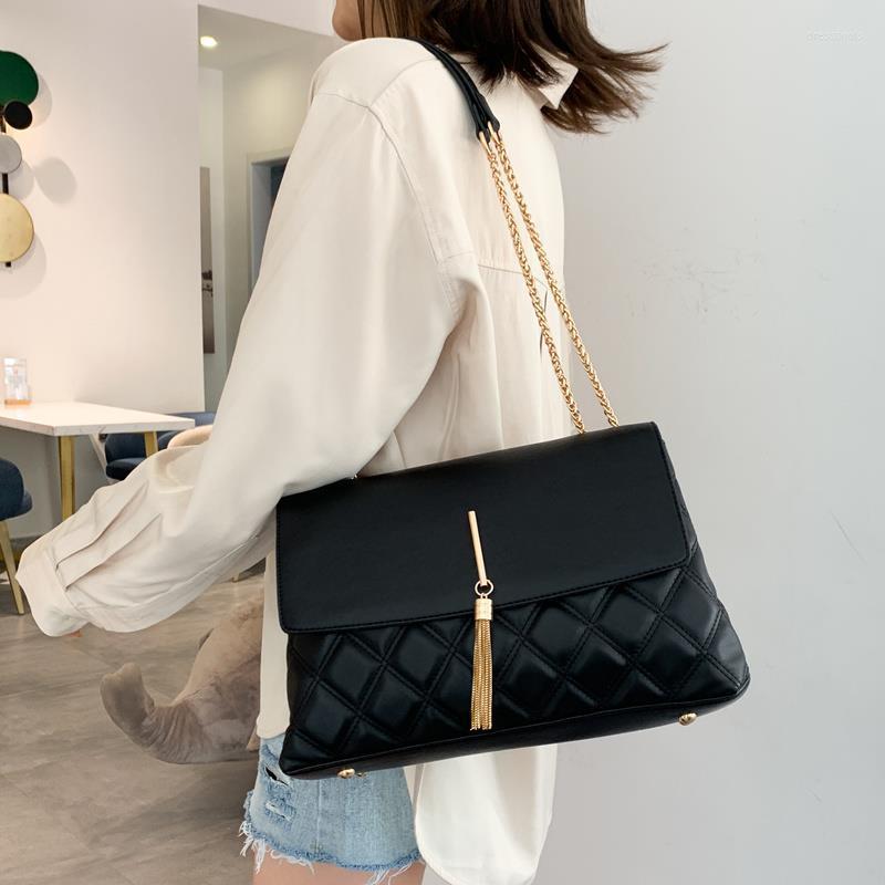 

Evening Bags Bag Female 2022 Trendy Large-capacity Embroidered Line Rhombic Shoulder Fashion All-match Chain Messenger, Black