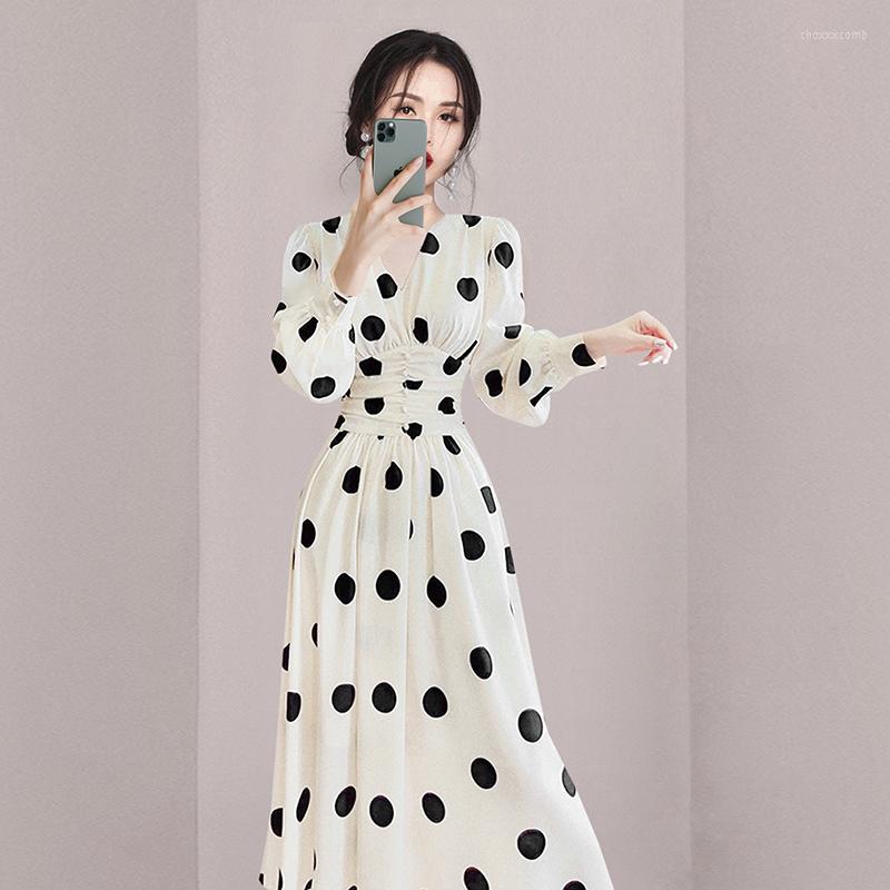 

Casual Dresses Women' Autumn And Winter High-end Temperament V-neck Bubble Sleeve Waist Closed French Wave Point Button Large Swing