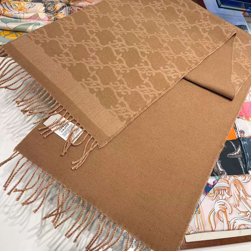 

New Autumn and Winter Cashmere FF Home with The Same F Letter Jacquard Long Warm Scarf Wild Fashion Shawl Women