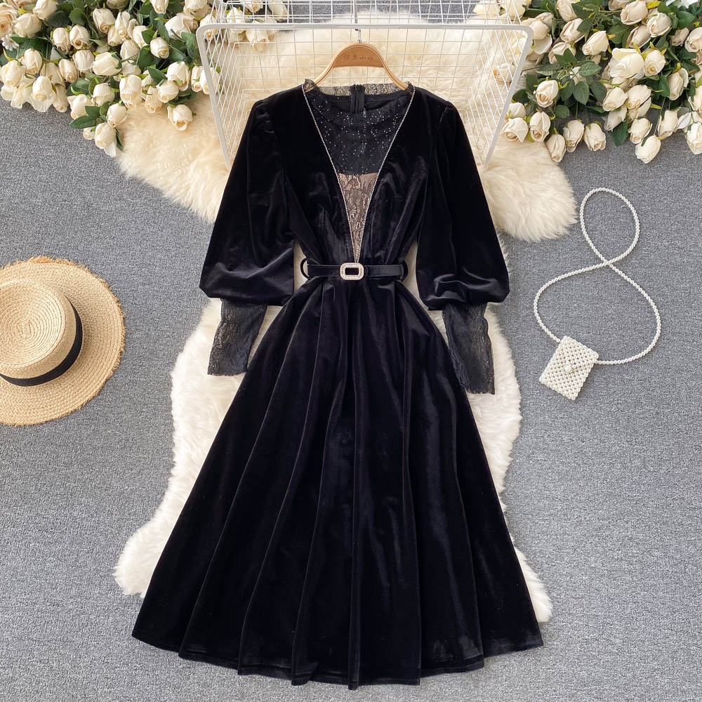 

Small design lantern sleeve dress with mesh stitching High sense of waist closing Small black skirts