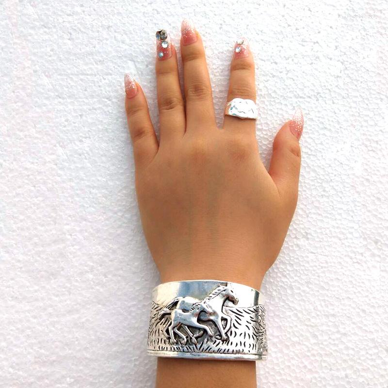 

Bangle Hzew Arrive Two Love Horse Bangles Cuty Ancient Silver Color Gift For Women