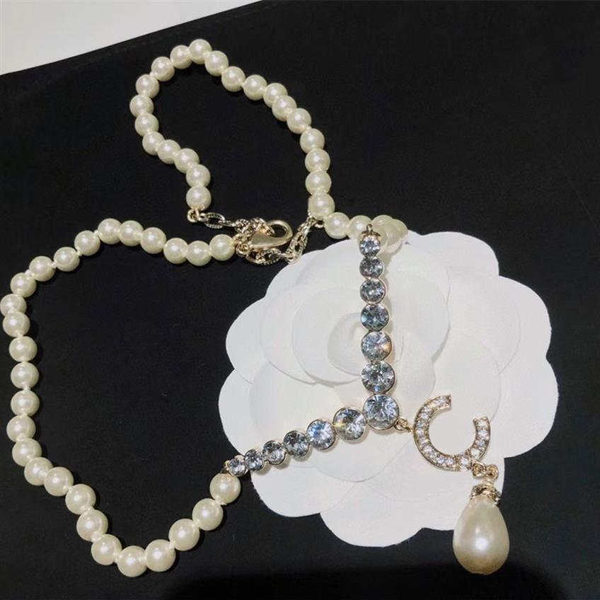 

Womens Designer Necklace Pearl Necklaces Women Diamond Brass Glass Crystal Letter Bow Butterfly Simple Luxury Elegant Habbly245B