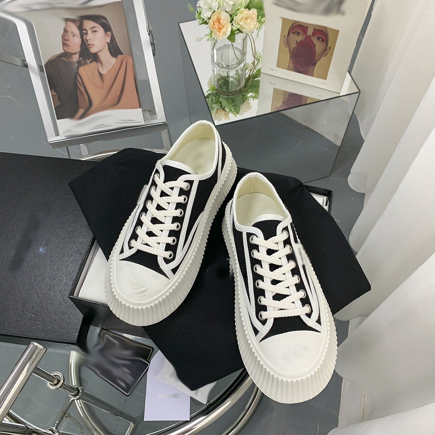 

The designer's new canvas shoes in spring are simple comfortablelovelyround-headedlace-up and thick-soled casual shoesretro women's luxury sports, Clear