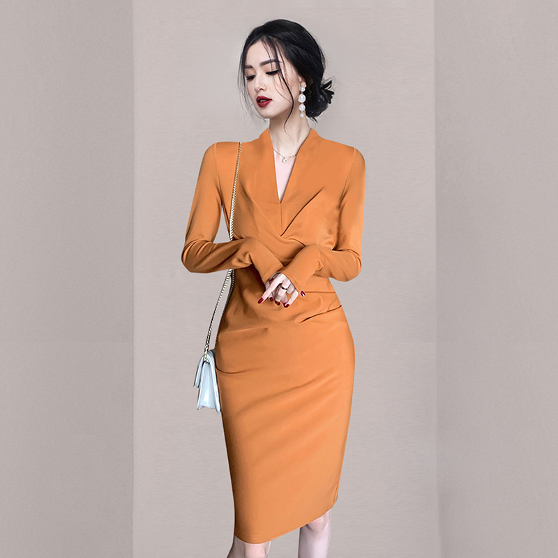

Advanced fashion OL temperament bag hip skirt 2022 autumn and winter new female royal sister light cooked wind V -neck wrinkles dress, Khaki