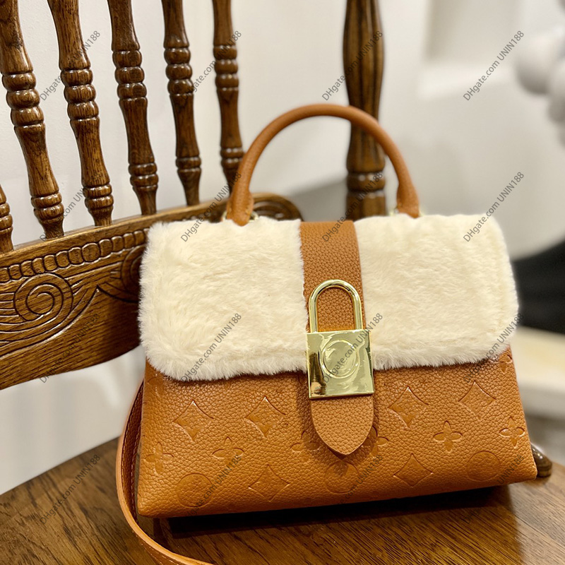 

22FW Women Luxurys Designers Classic Totes Bags Pochette Handbag Patent Leather Imprint Fiowers Detachable Lamb Hair Splicing Messenger Ladies Wallets 22CM, Black
