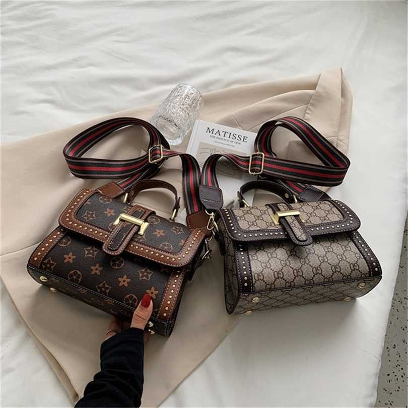 

70% OFF 2023 Designer bag autumn and winter Korean portable small square trend printed single messenger leisure women's, Reading
