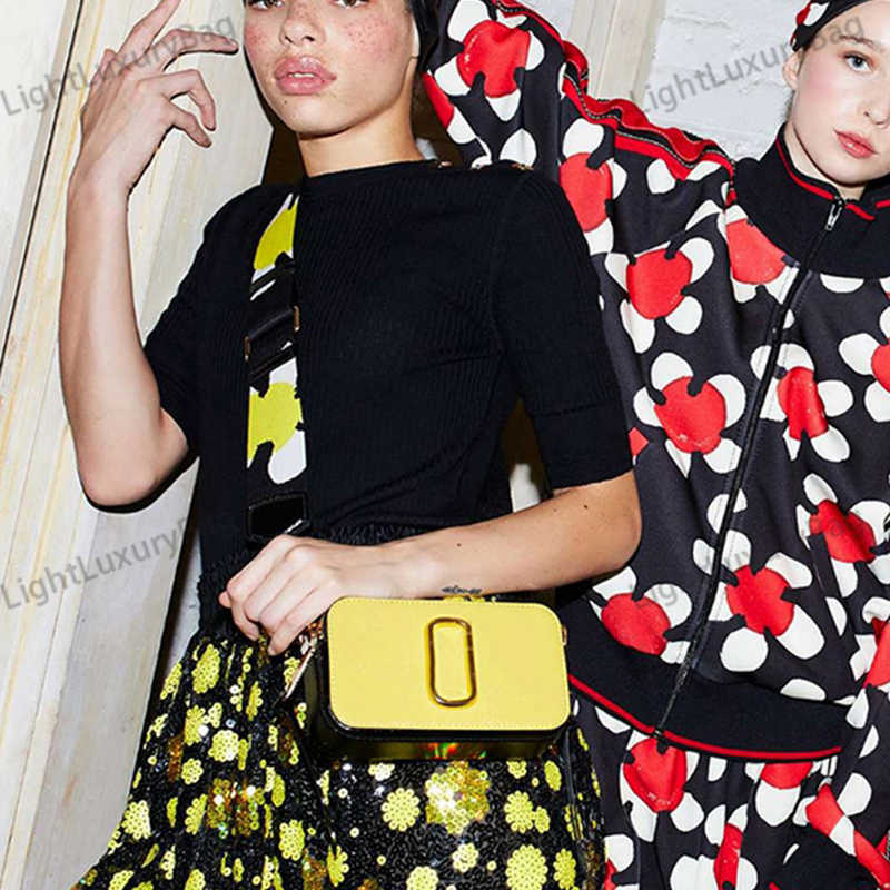 

Designer Bag Marc Crossbody Bags Of Women Fashion Simple Wide Shoulder Leather Strap Color Matching Small Square Cross Body Camera Wallets 221029, Red