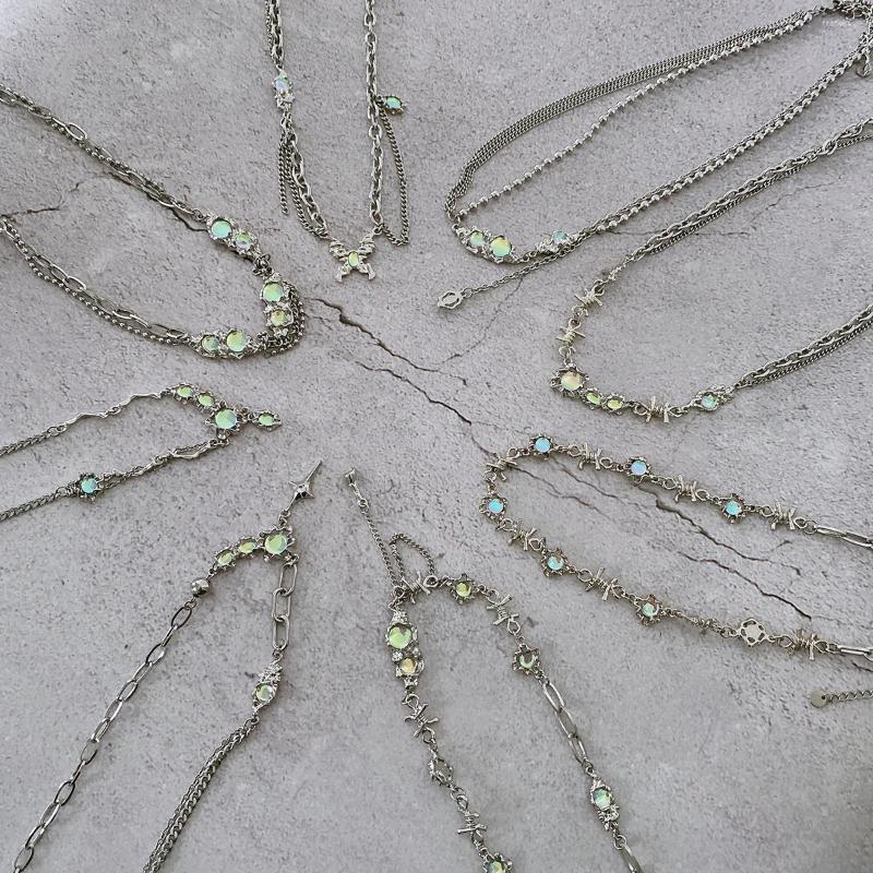 

Chains 2022 Moonstone Thorn Tassel Necklace Feminine Temperament Light Luxury Niche Sweet Cool Wind Collarbone Chain Tide