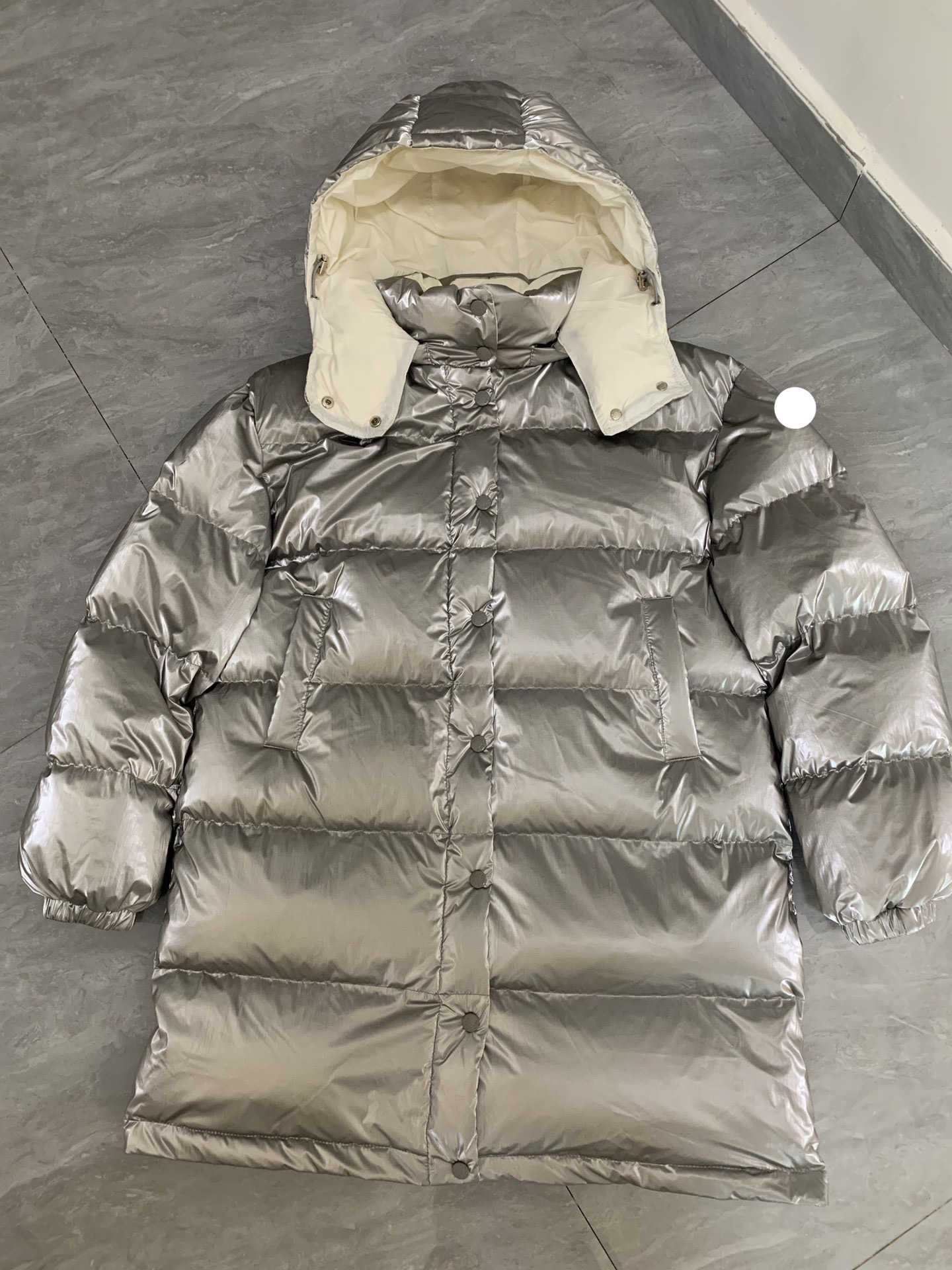 

Maya designer women's down jacket Embroidery Badge Silver Colorful Men's Winter coat Warm puffer coats Labels Complete Jackets women size, Short jacket