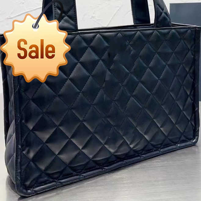

Luxury Designer Handbag 2022 New Style Versatile Large Capacity Shopping Bag y Family Stars Same Series Women's Messenger Black and White Diamond Factory Direct Sale