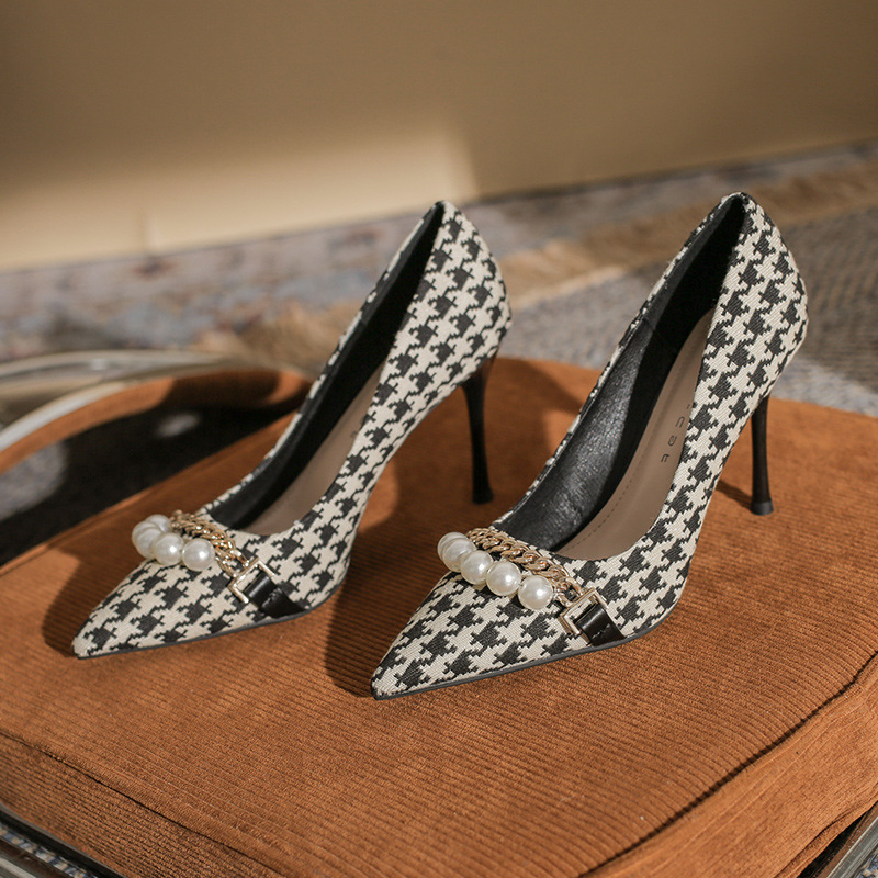 

Fashion Dress Shoes Ladies Pointy High-heeled Shoes Pearl Chain Pumps Shoes, Black (7cm)