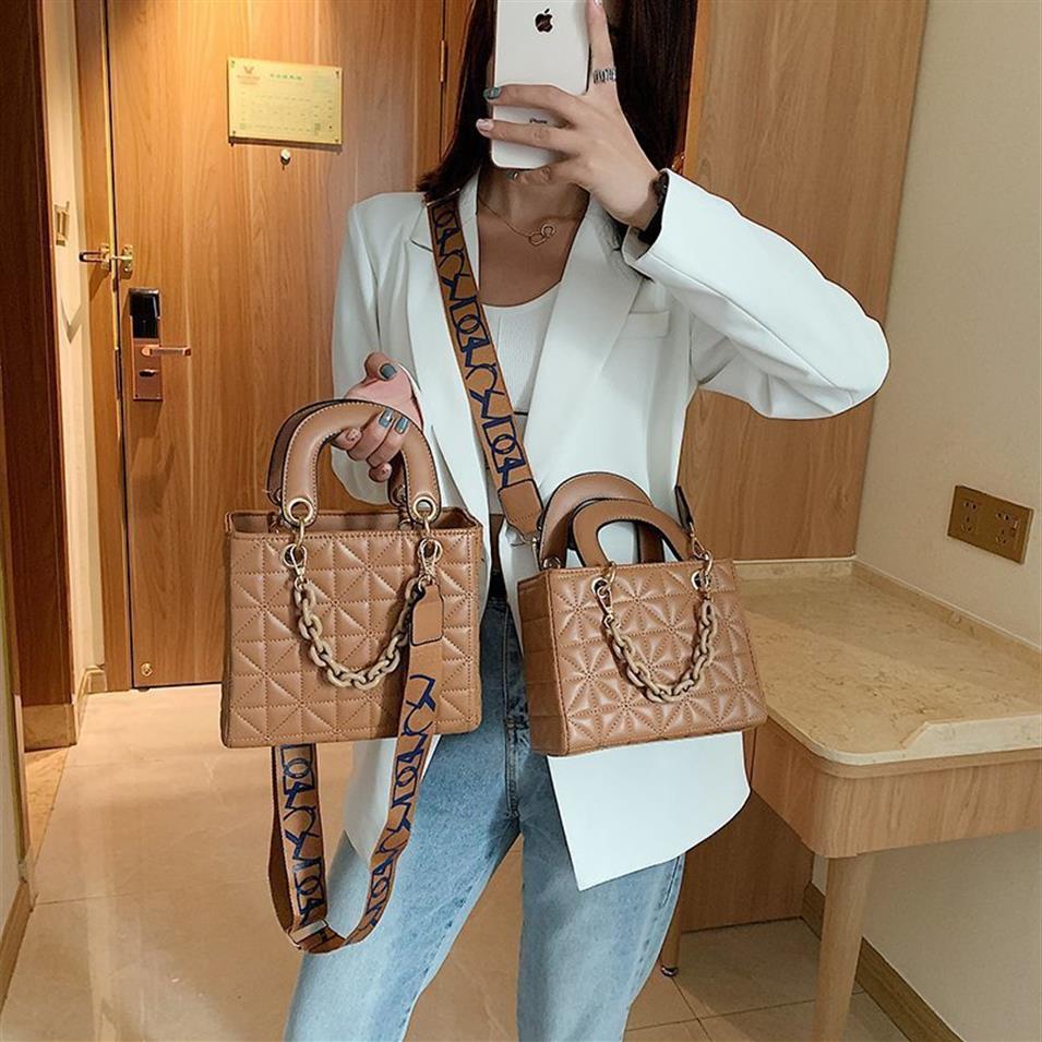 

Diana handbag women's bag 2021 new acrylic chain one shoulder Lingge fashion msenger bag297t, Pink trumpet