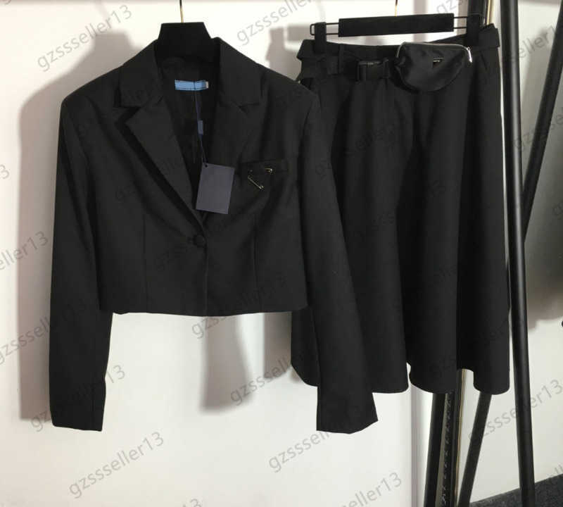 

Brand Womens Two Pieces Dress One Button Open Lapel Long Sleeve Short Jacket Tops Triangle Logo Zipper Fanny Pack Tall Waist Fold Skirts Designer Suit Two Piece 1970