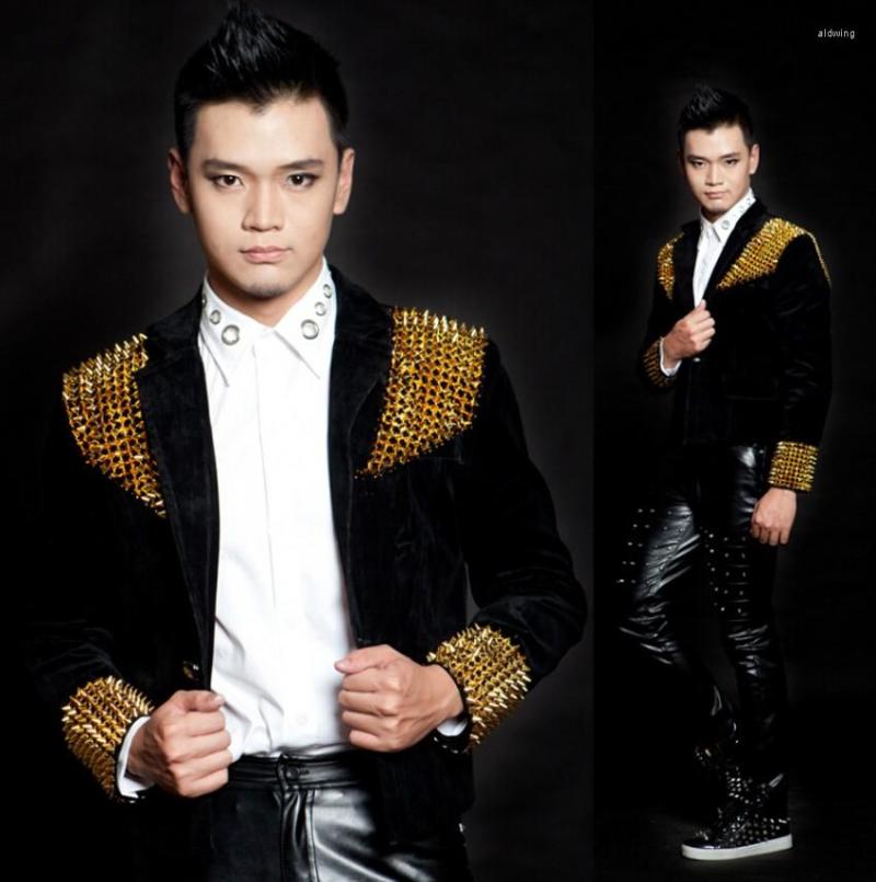 

Men's Jackets Spring Bar Men's Singer DJ Stage Costumes Black Gold Rivets Short Slim Small Suit Coat Clothing Can Be Customized