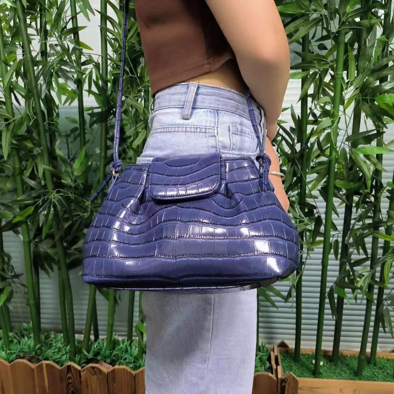 

Evening Bags 2022 Fashion Crocodile Bag Hobo Cloud Shoulder Lady Purse Handbag For Autumn And Winter, O-black