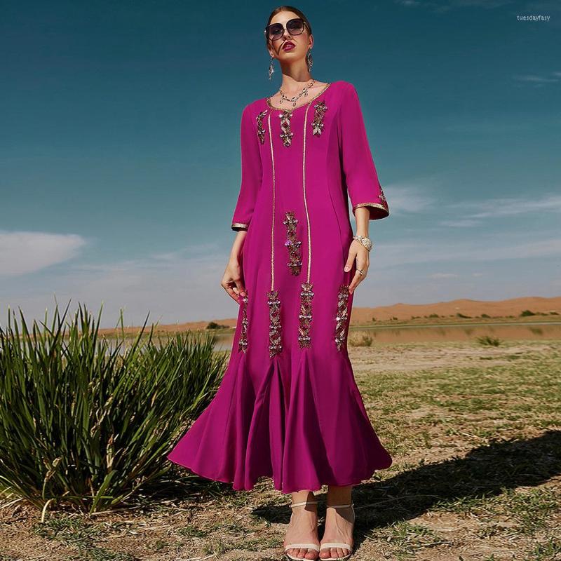 

Ethnic Clothing Ramadan Dress Women Rose Red Hand-stitched Diamond Neckline Gold Ribbon Arabian Ruffled Maxi Muslim 2022 Kaftan