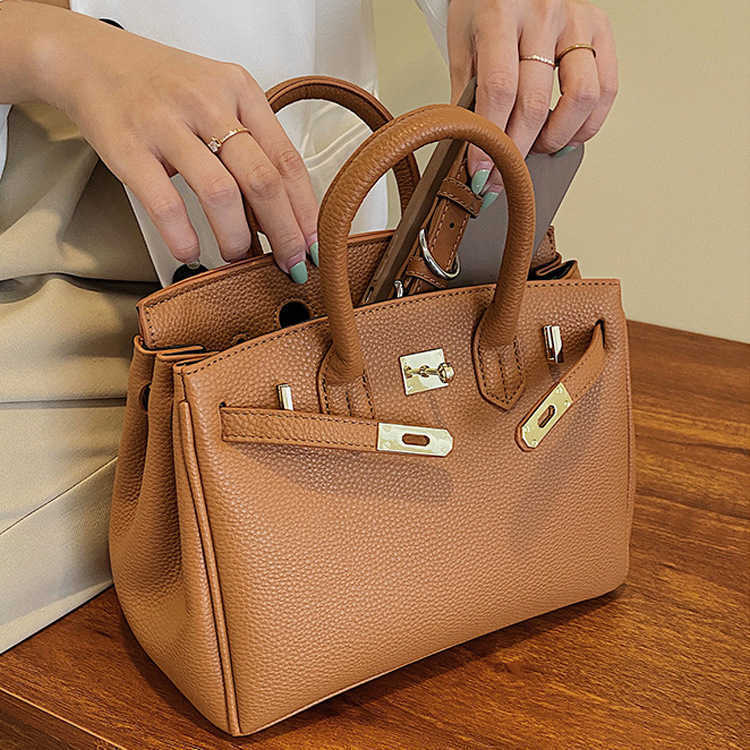 

Messenger Bags Classic Pu hand women's bag lychee pattern sling single shoulder Crossbody Bag, Light blue