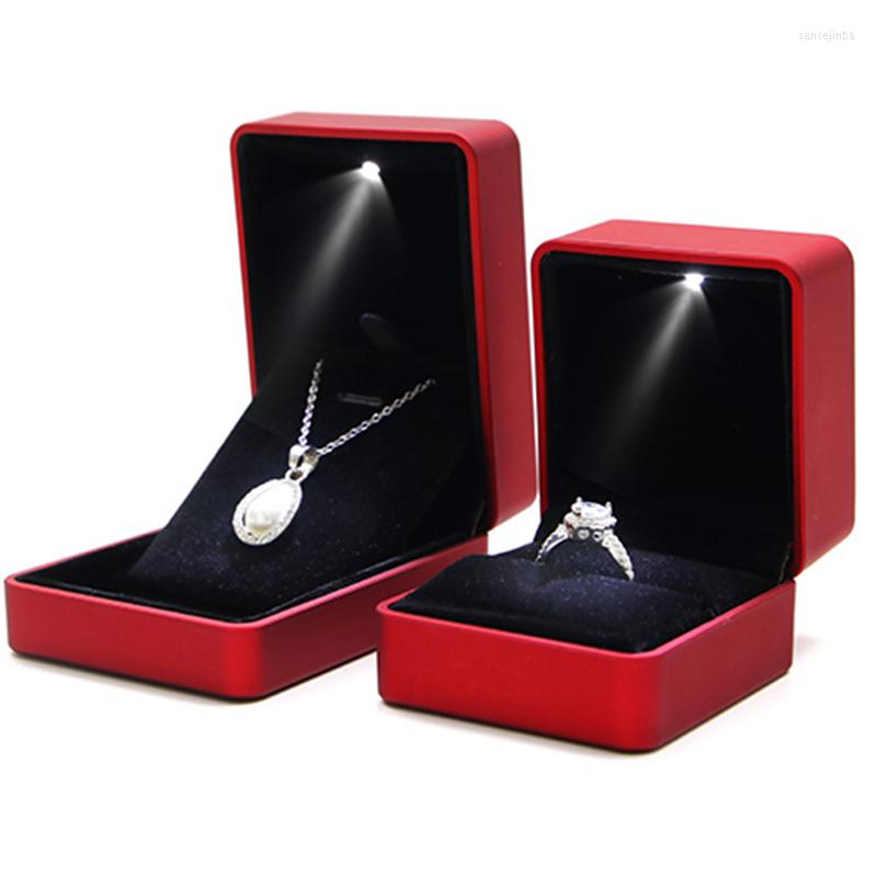 

Jewelry Pouches High Quality Box With LED Light For Engagement Wedding Rings Festival Birthday Jewerly Necklace Display Gift Boxes