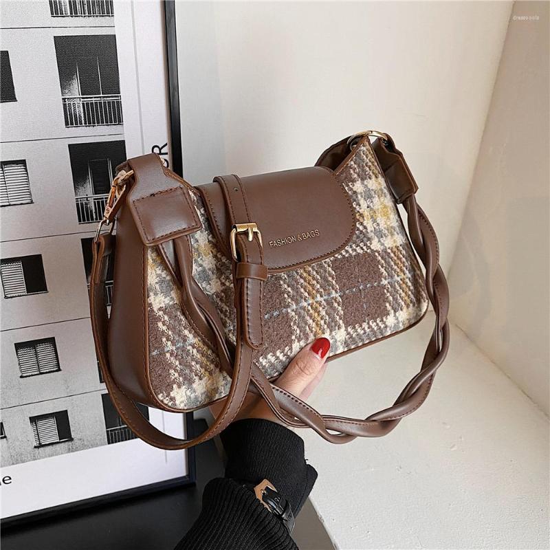

Evening Bags French Style Twist Strap Plaid Small Underarm Shoulder For Women 2022 Trend Design Woolen Fabric Crossbody Ladies Handbags, Black