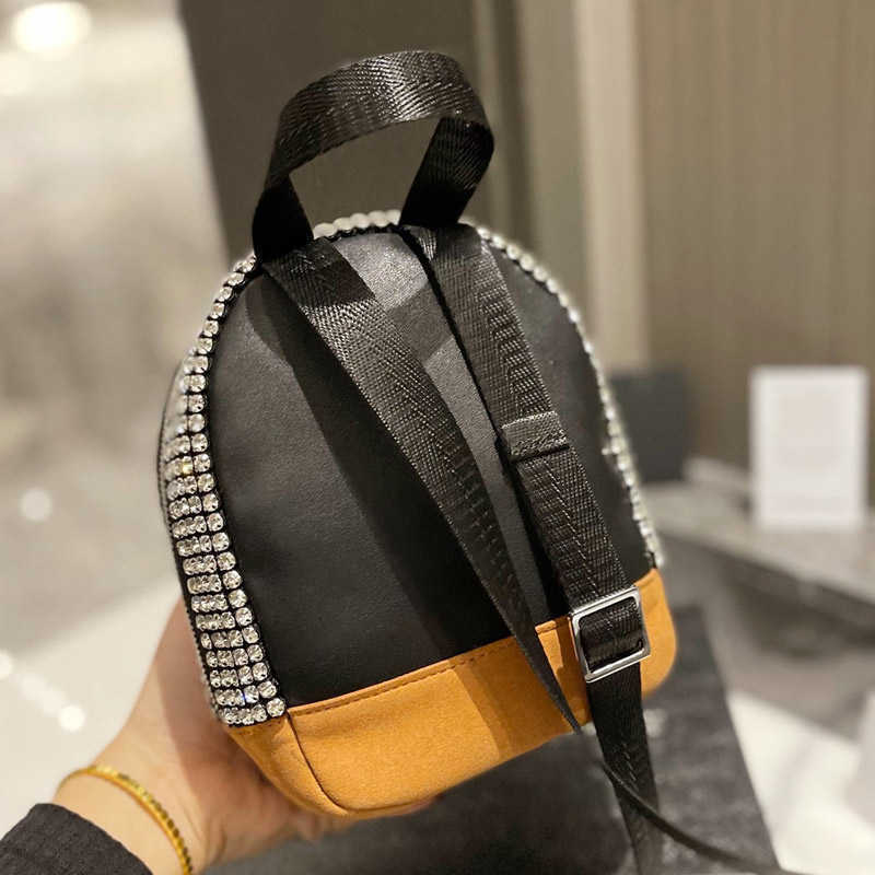 

Backpack Style Women Crossbody Bag Cosmetic Bags Fashon Plain Full Diamante Chian Shoulder Purse High Quality Lady Clutch Zipper trendy, 15x18cm
