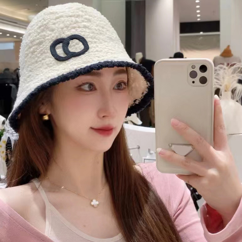 

Beanie Bonnet Woolen Winter Hat Designer Caps Smile Beanies Knitted Hats Wram For Men Women White Christmas Gifts C 22103103CZ, Black