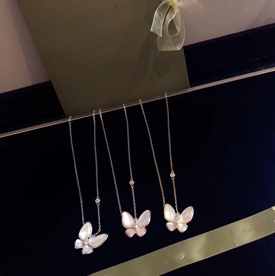

Luxury Pendant Necklace Designer Silver Mother Of Pearl Butterfly Charm Short Chain Choker For Women Jewelry With Box