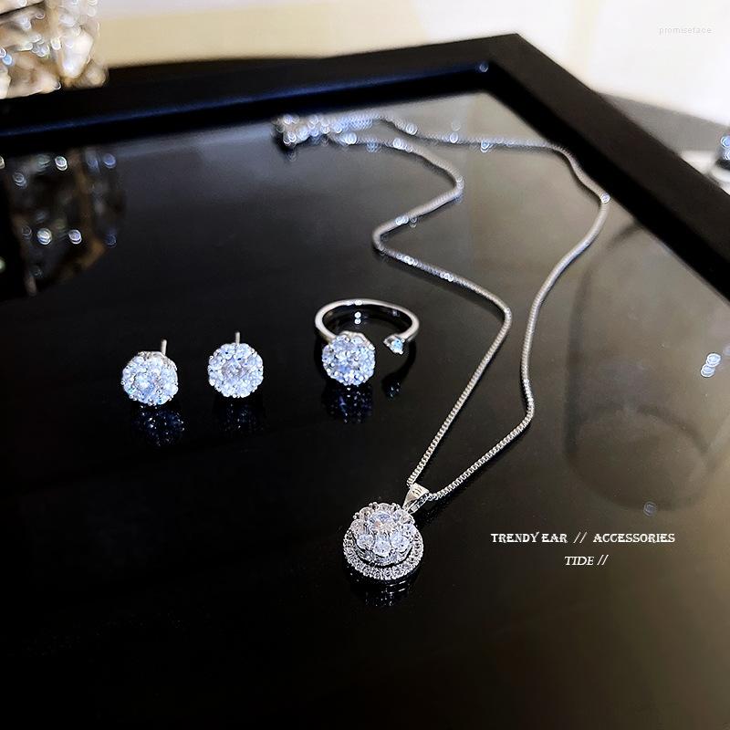 

Choker Wedding Party Luxury Bling Zircon Round Flower Necklace Exquisite Feminia Women Bridal Jewelry Pendants