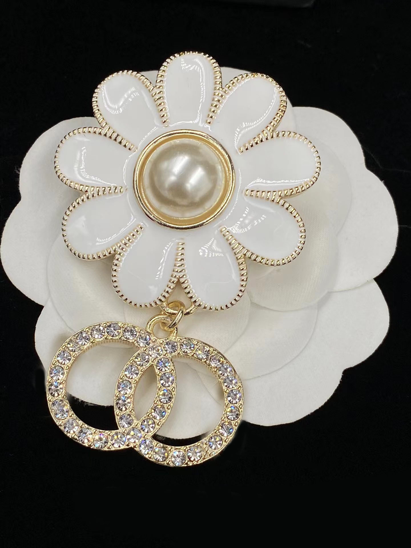 

2022 New Style Brooch Fashion Luxury Brand Designer Diamond Pearl Sunflower Classic Versatile White Pin Wedding Party Valentine's Day Gift Jewelry With Box Stamp