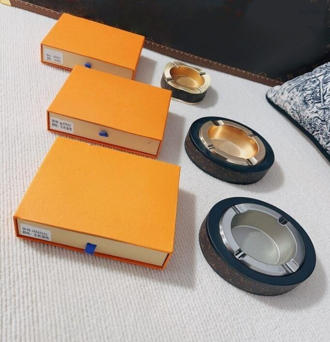 high quality 2025 Luxury Designer vintage thick L printed Old flower pure copper fashion brand Retro new letter LOGO ashtray comes with a gift box