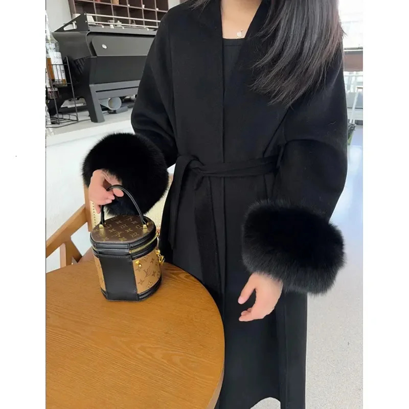 Spring Winter Warm Long Woolen Coat Women Elegant Warm Wool Blend Trench Coat With Belt Fashion Outerwear 250919