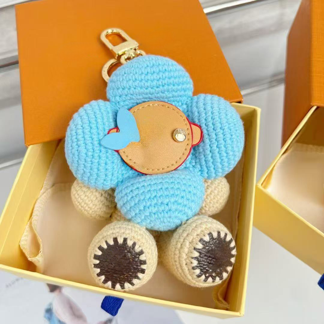 Crochet Dolls Bag Charms Designer Sunflower Woven Cotton Fabric Keyring Key Chain Purse Charm Accessory Keyrings For Women Mans Mascot Lanyard Cute