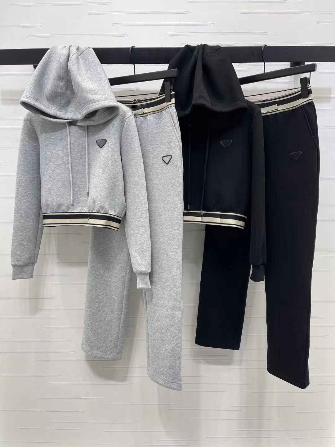 Designer brand women's sports suit with woven tape hooded sweatshirt set, 2-in-1 twill all over material classic logo triangle set, sml