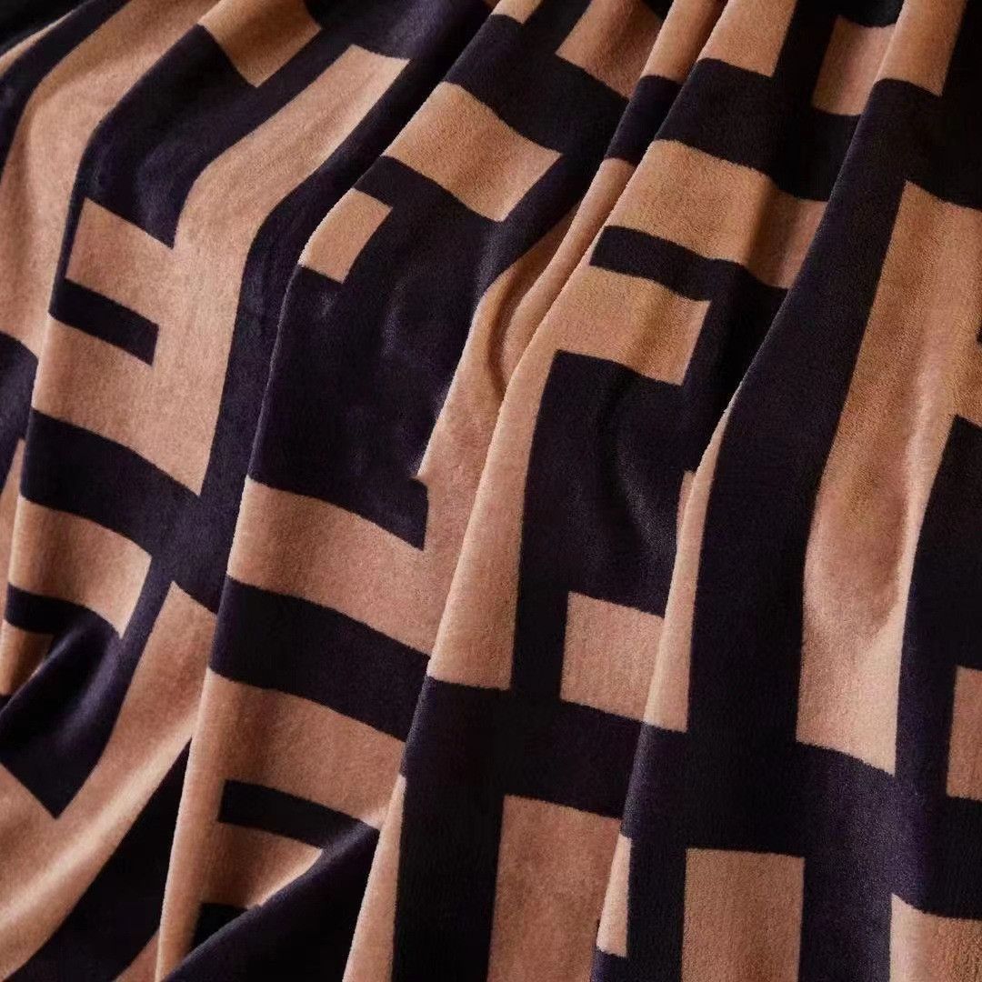 Best Designer Brown Thickened Blanket Travel Nap Blanket Couple Air Conditioning Set Blanket Warm Home Letter Logo black Blanket Women&#039;s Sha-image-1073402940