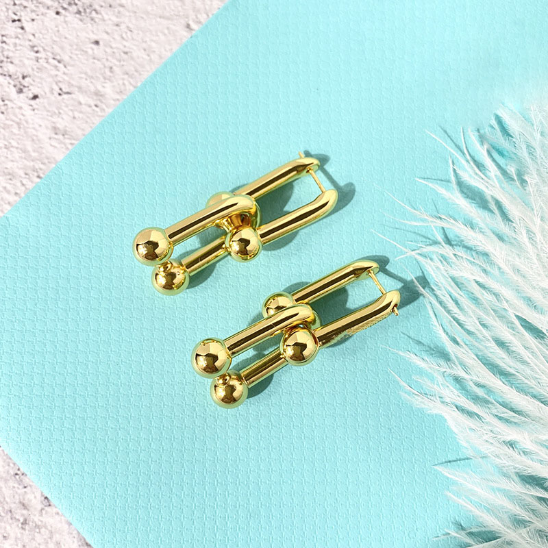 Designer high-quality women's luxury earrings letter Valentine's Day gift elegant wedding Christmas gift jewelry does not oxidize and does