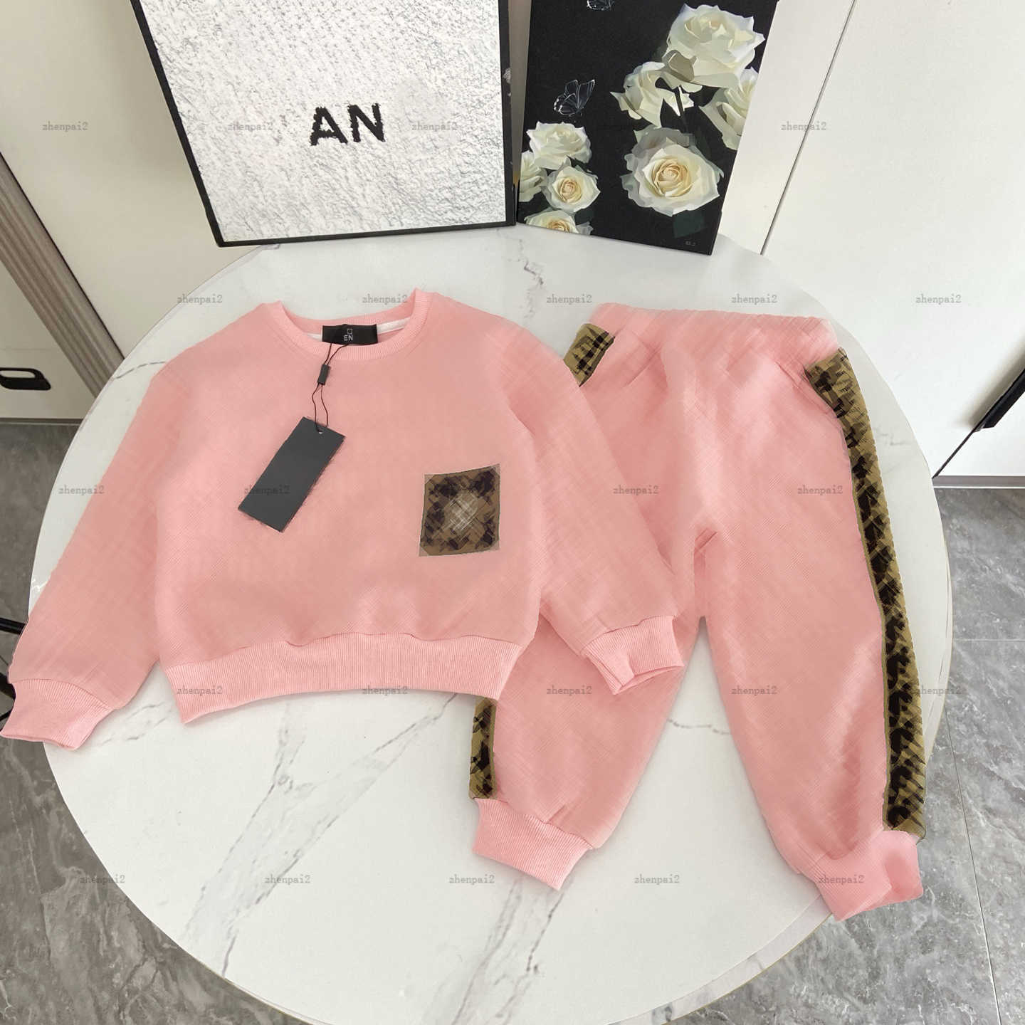 Luxury baby Tracksuits girls hoodie set Autumn kids designer clothes Round neck design sweatshirt and sweatpants A875X24N291