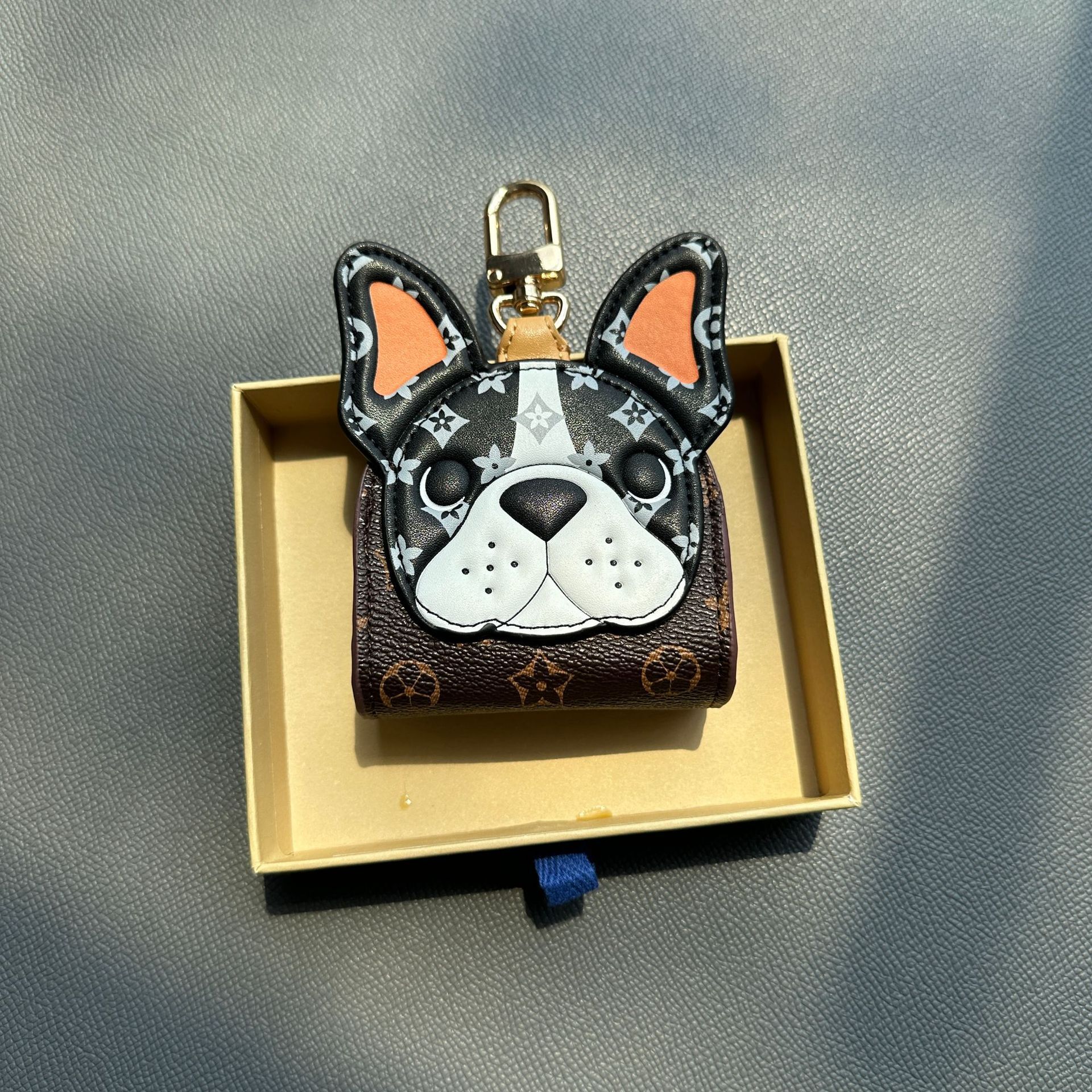 07 Fashion new style Imitation leather cheek support mini bear french bulldog Cute dog earphone case lipstick bag keychain s designer