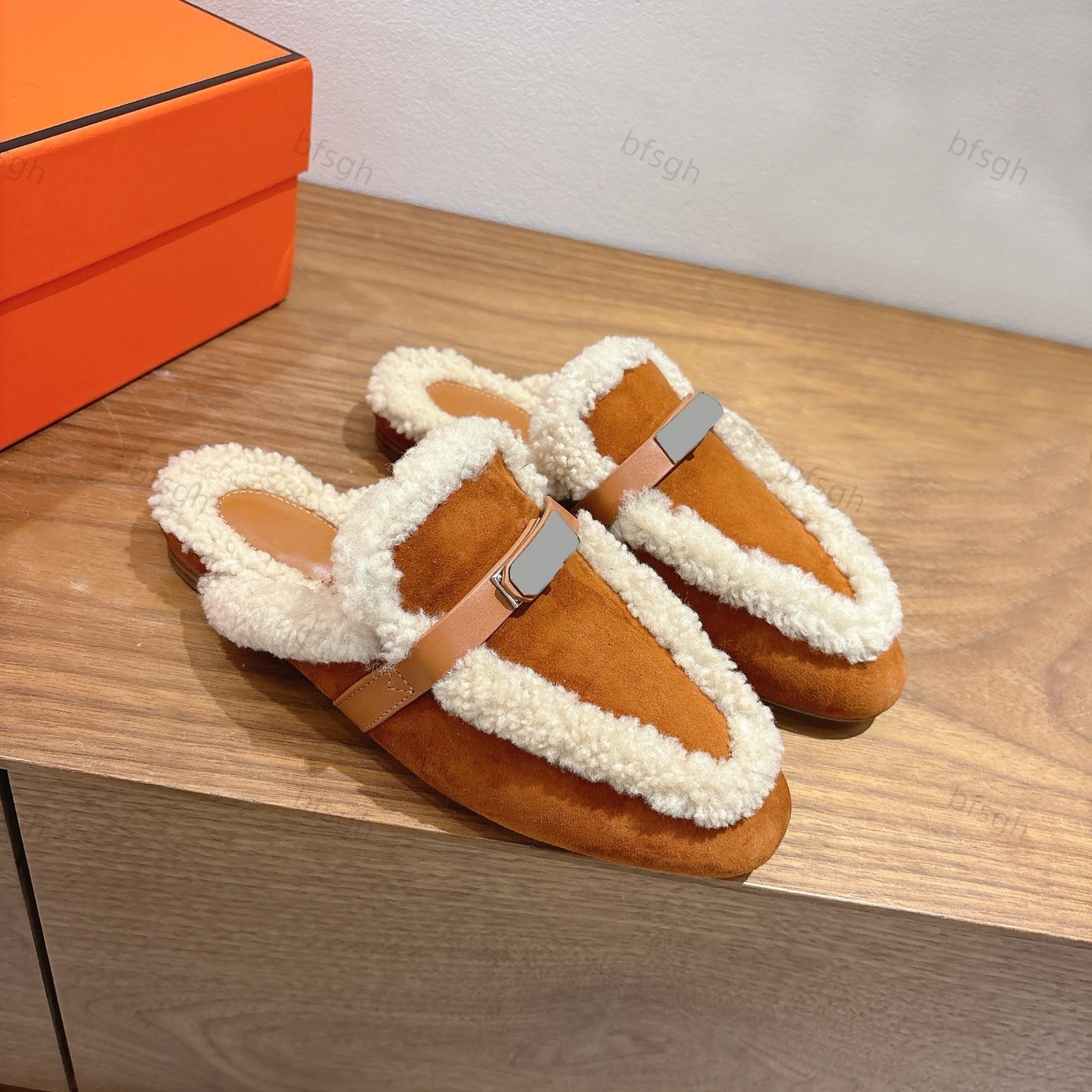 Slippers Designer Slides Femmes Mules Lambswool Slippers Luxury Slides Designer Flats Classic Suede Designer Chaussures avec des semelles en cuir