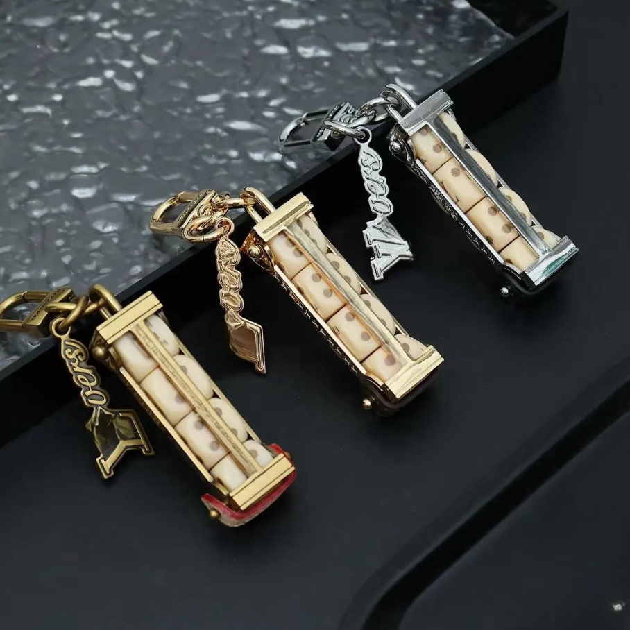 Newest Designer Dice Keychains Men Keychain Detachable Dice Stainless Steel Lover Keychains Bag Charm Pendant Exclusive Styles Game item Gift