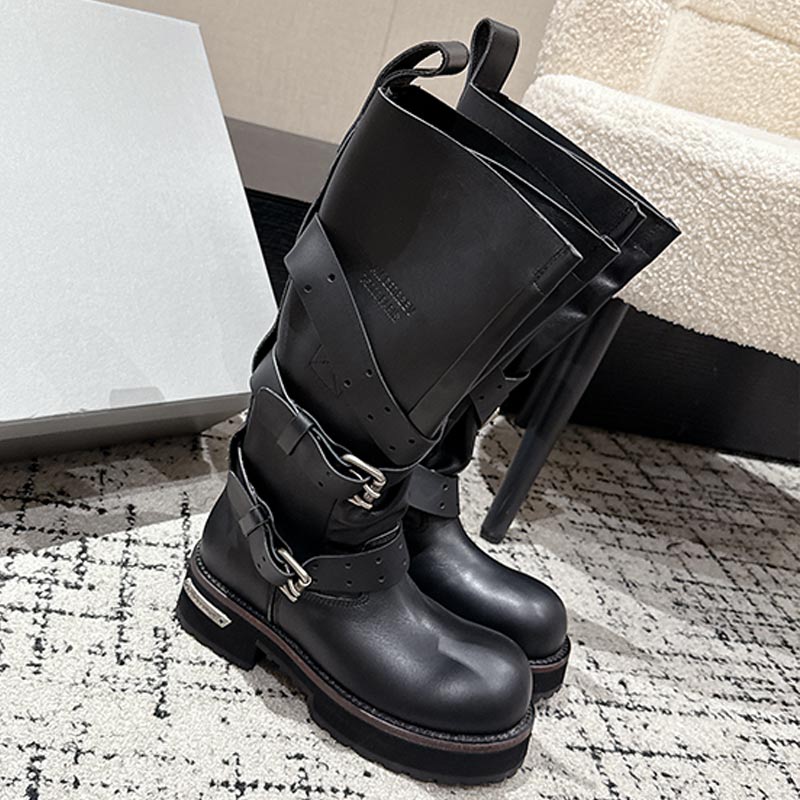 Mens Venom High Boot in Black Luxury Brand Men Designer Boots Worn out Effect Calfskin Upper Adjustable straps with belt buckles Black High Top Boot