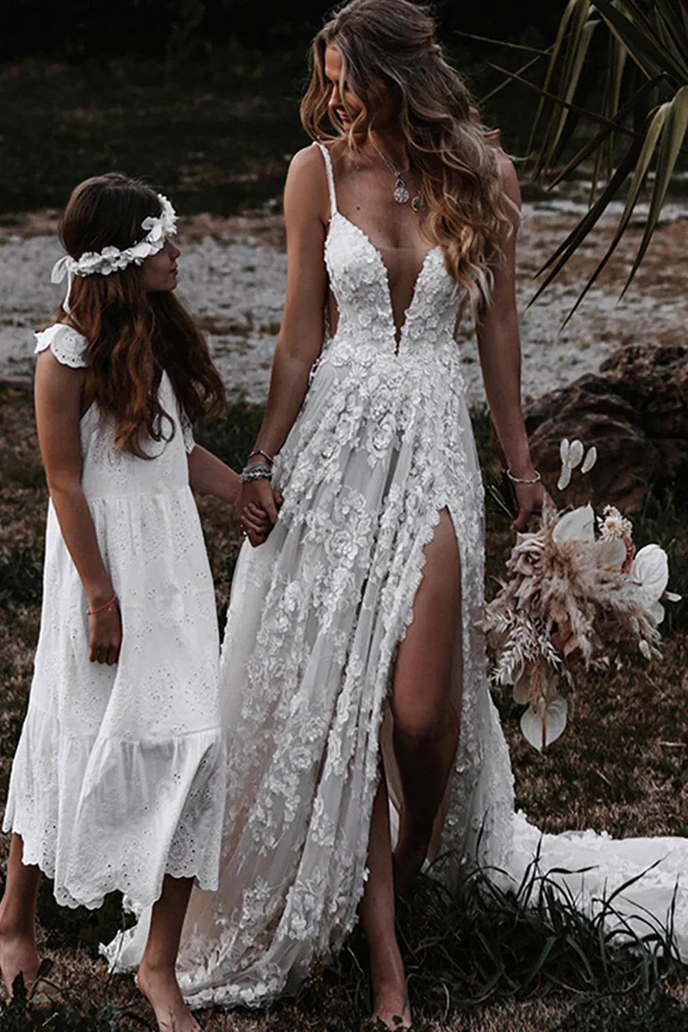 Romantic Lace Wedding Dresses Sexy Backless A Line Spaghetti Straps Appliques Summer Beach Boho Forest Garden Bridal Gowns Robe de mariee BC20109
