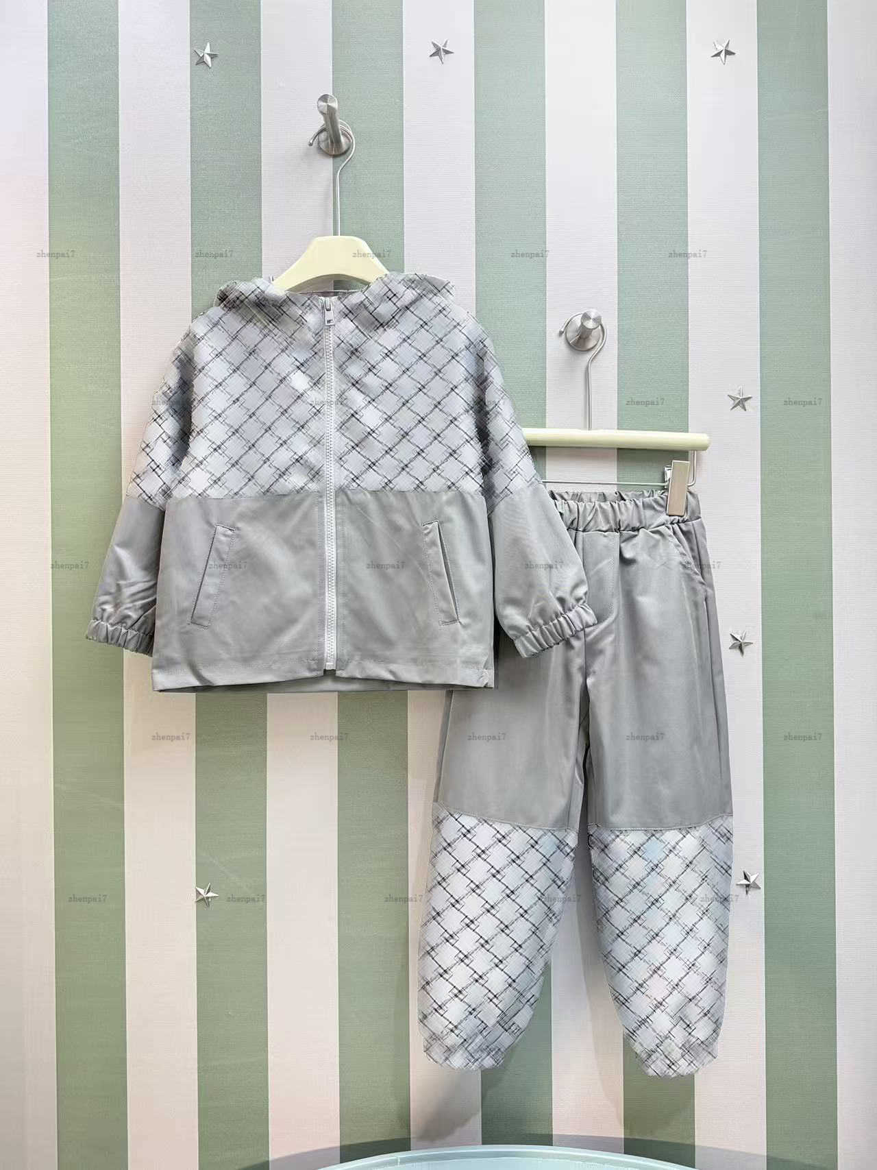 Top baby Coat suit Composite design Tracksuits Autumn Two-piece set Kids designer Clothes Hooded jacket and pants A948X26N290-image-1074020564