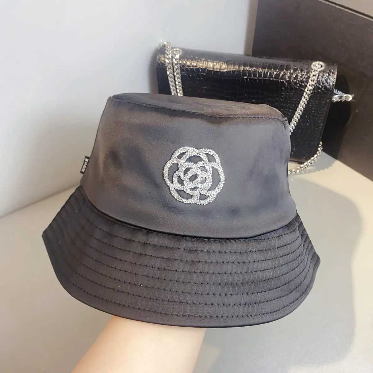 Designer New Fishermans Hat Wens Trend Sun Protection and Sunshade Hat Water Diamond lia Acetate Silk Sunshade Bowl Hat G250906
